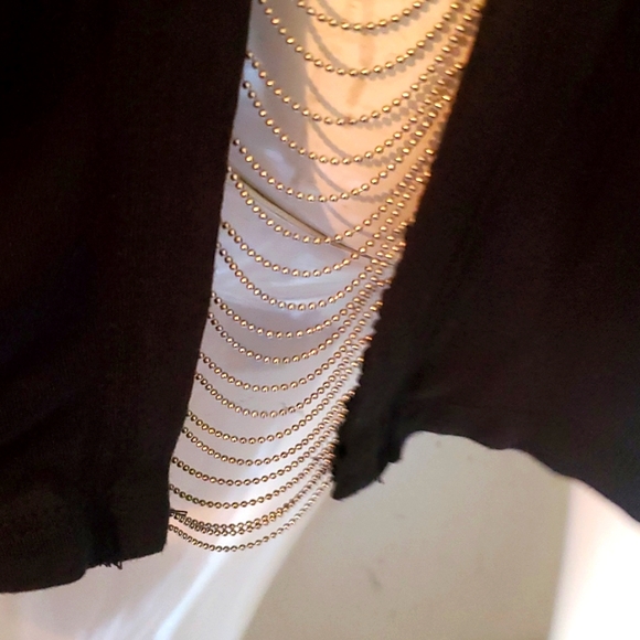 Chain open back Blouse - Picture 6 of 7